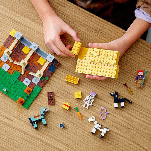 Kit De Construcción Lego Minecraft El Establo De Caballos 21