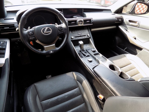 Imagen 7 de 8 de Lexus Is 300 2019