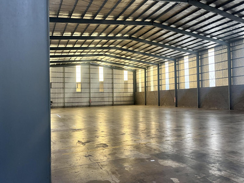 Nave Industrial 850 M2, En Rodriguez Peña Alquiler