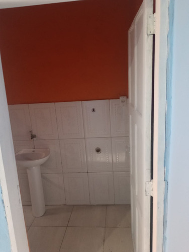 Casa Com 2 Comodos R$ 800,00 ( Incluso Água E Luz )