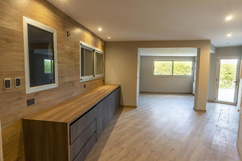 Casa En Castores Con El Mejor Acceso A Guardia Y Club House!