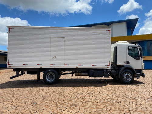 Volvo Vm 270 4x2 Cabine Leito Com Bau