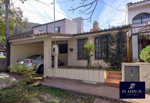 Imagen 2 de 30 de Venta Casa Sobre Av El Golf Tres Cerritos