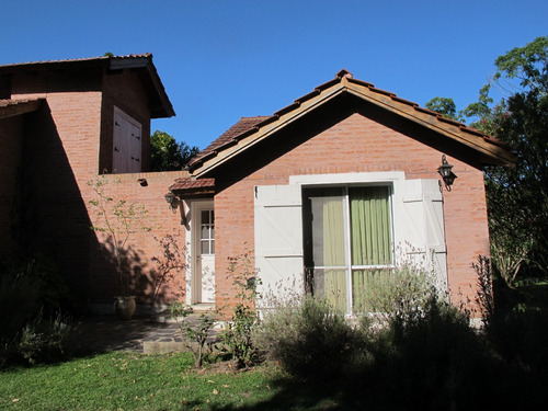 Casaquinta Chalet Tradicional En Dos Plantas En Venta