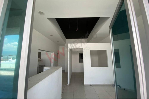 Local Comercial En Renta En Plaza Novum, Jiutepec Ideal Para Negocios De Alto Perfil