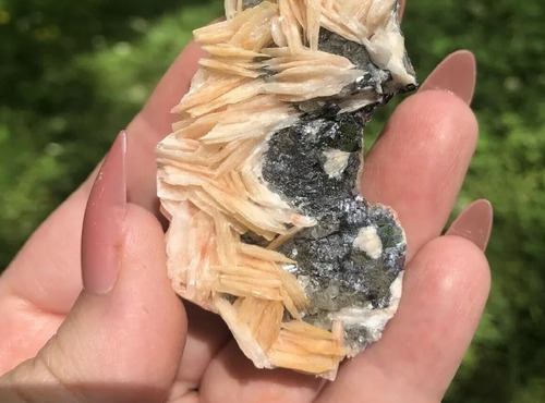 Cerusita Fluorecente Con Barita Y Galena Mineral Rosa Claro (Usado)