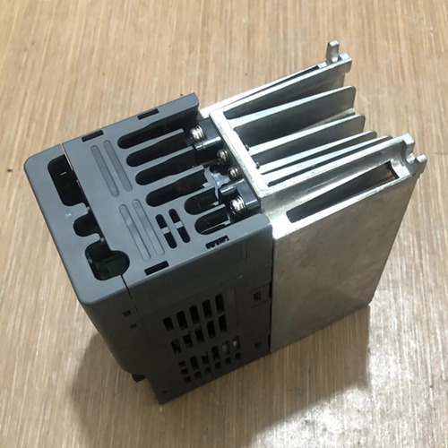 Variador De Frecuencia Mitsubishi D700 Motor 1 Hp Trifasico (Usado)