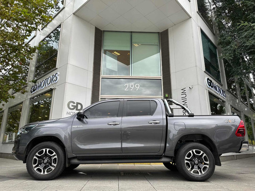 Imagen 2 de 25 de Toyota Hilux 2.8 Cd Srx 177cv 4x4 At 2021 500km