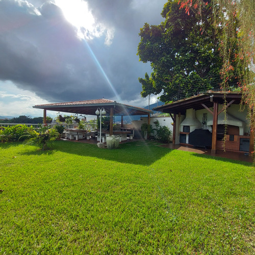 Venta De Casa Mantenida En El Marqués
