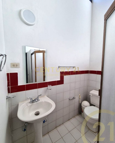 Imagen 8 de 10 de Townhouse En Alquiler En Cr Aguamarina, Lecheria. Anzoategui.