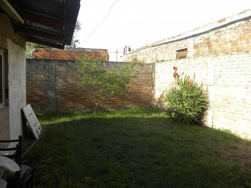 Imagen 12 de 14 de Casa De Material En Dos Plantas, Techo De Losa. Escritura.