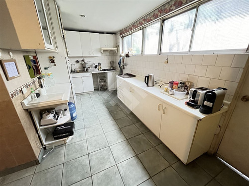 Casa En Venta De 4 Dorm. En Las Condes