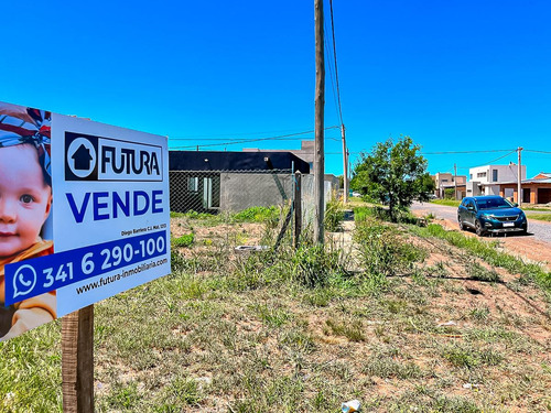 Terreno De 717m2 En Venta En Funes City Frente A La Plaza Zona Colegio Joan Miro