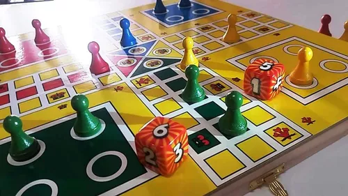 Jogo De Ludo Tabuleiro Pinos Em Madeira Com 2 Dados Flash