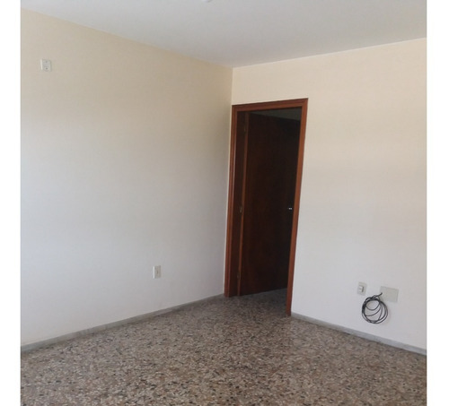 Se Alquila En  La Paz: Excelente Apartamento De Dos Dormitorios (céntrico)