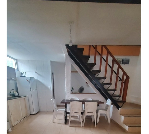 Casa Completa De 2 Pisos Para 8 Personas.