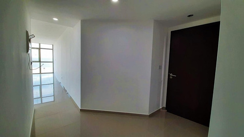 Imagen 3 de 16 de Apartamento En Primera Fila Frente Al Mar.