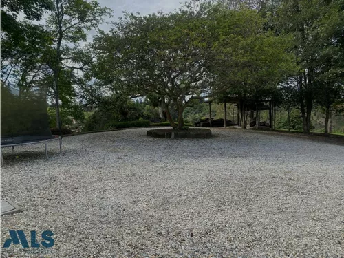 Casa Finca Con Cancha De Futbol(mls#248541)