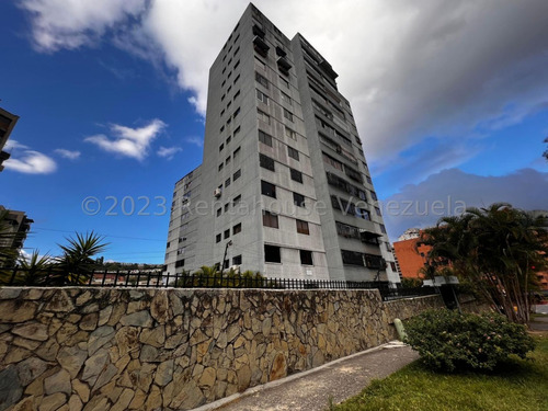  Apartamento En Venta La Boyera 227 Metros E Planta Baja  Tres Dormitorios Tres Baños Un Puesto De Estacionamiento Terraza Área De Jardín, Para Su Total Uso Exclusivo De La Propiedad, Área Parrillera