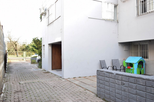 Imagen 2 de 14 de Venta De Casa En Carrasco, 3 Dormitorios, Baño, 2 Cocheras Y Mas