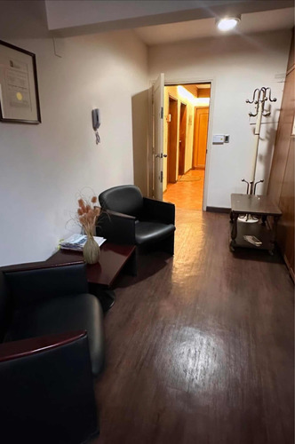 Venta Comoda Oficina En Excelente Punto Ciudad Vieja !