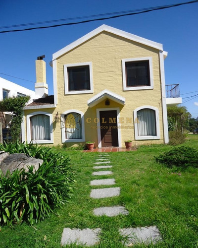 Muy Linda Casa En El Centro De La Barra -ref:3517