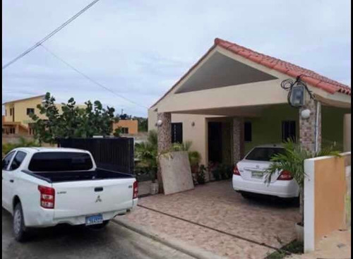 Casa Ubicada En El Residencial Romana, La Romana