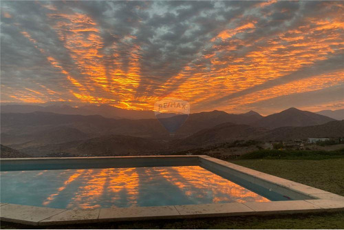 Excelente Casa Con Despampanante Vista Panorámica