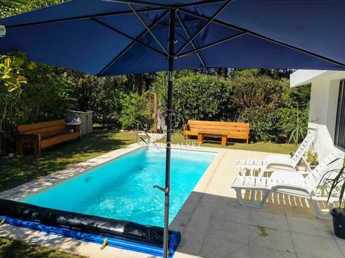 Casa En Alquiler Temporal, En Bella Vista, A Metros Del Mar. Con Piscina Climatizada.