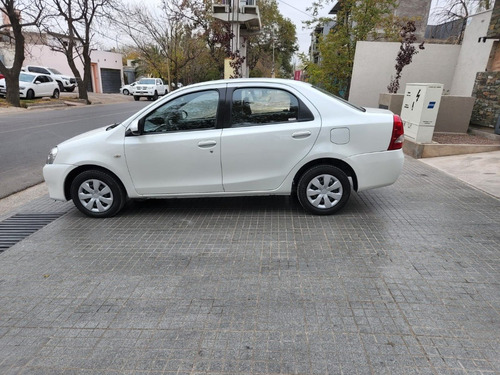 Imagen 6 de 13 de Toyota Etios 1.5 4ptas Xs
