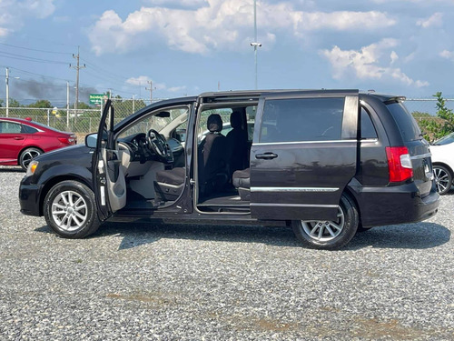 Imagen 13 de 15 de Chrysler Town Y Country Touri Americana