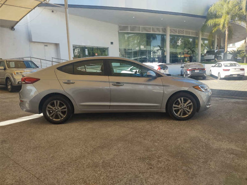 Imagen 4 de 15 de Hyundai Elantra 2017 4p Gls Premium L4/2.0 Aut
