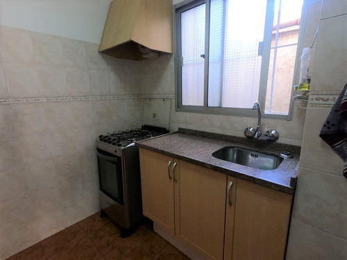 Imagen 6 de 12 de Oportunidad! Impecable Apartamento De 2 Dormitorios Al Frente, Con Ambientes Amplios Y Súper Luminosos. Excelente Ubicación Sobre Avenida Con Muy Buena Accesibilidad A Locomoción Y Servicios