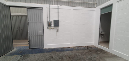 Bodega En Condominio De 90m2 Para Distribucion,almacenamiento U Operaciones
