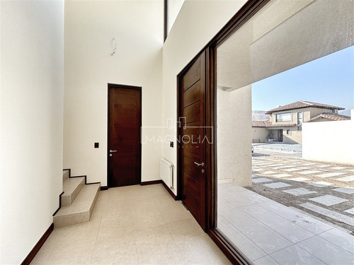Casa En Venta De 4 Dorm. En Colina