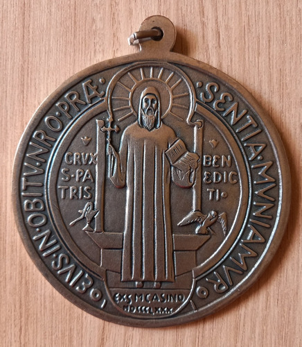 Medalla San Benito - Contra Brujería Medidas:9.5cm X 9.5cm