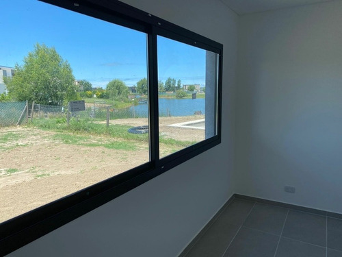 Imagen 10 de 14 de Casa A Estrenar Con Vista A La Laguna