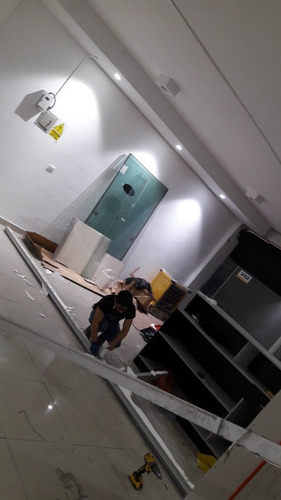 Imagen 3 de 5 de Mantenimiento Y Reparacion De Mamparas Y Ventanas De Vidrio