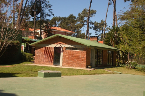 Excelente Propiedad En Barrio Privado De Gran Categoría -ref:211