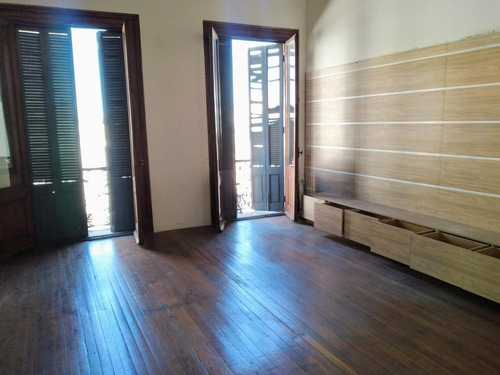 Imagen 6 de 19 de Oficina- Gran Oficina En Sarandi Proximo A La Plaza Matriz 150 M² Más Terraza Con Parrillero De 50m²