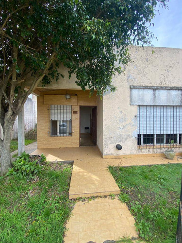 Casa En Venta, Ringuelet .calle 3 Bis Y 515.-