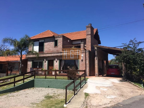 Muy Linda Propiedad , Ubicada En Playa Mansa 