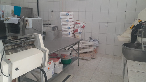 Prédio Comercial Com Padaria E 2 Casa A Venda