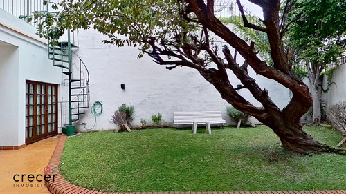 Venta Casa De 6 Ambientes Con Jardín Y Terraza En Colegiale