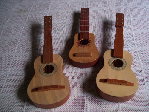 Lote De 3 Guitarras De Juguetes Criollas A Reparar