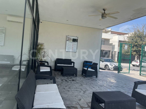 Casa En Renta En Col. Residencial Cumbres La Joya