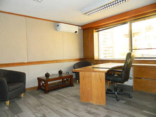 Gran Oficina En Arriendo, 5 Privados, 2 Estacionamientos