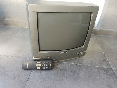 Tv Noblex 14 Pulgadas Con Control Y Soporte Pared (Usado)