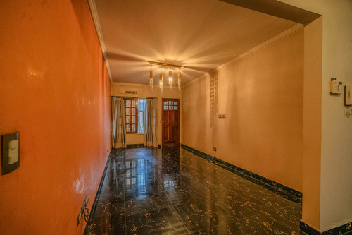 Venta Casa 4 Ambientes Con Patio Y Cochera En Ramos Mejía