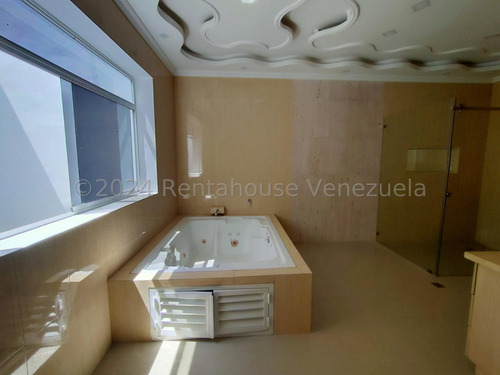 Lujoso Townhouse En Venta Ubicado En La Morita Urb Villas Ingenio I Db 24-28766